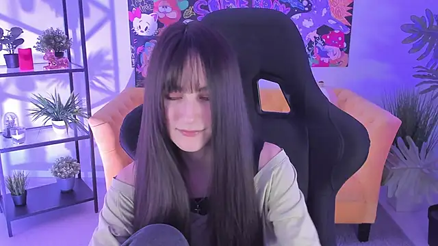 Snapshot of LuxRayi chatting on 5, 2, 2025 LuxRayi online show from 5, 2, 2025