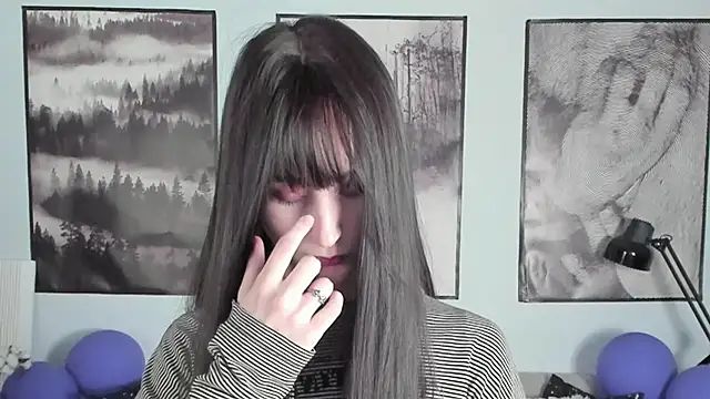 Snapshot of LuxRayi chatting on 6, 2, 2025 LuxRayi online show from 6, 2, 2025