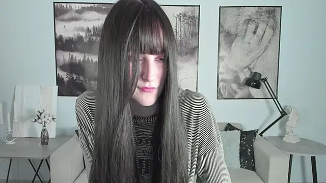 Snapshot of LuxRayi chatting on 7, 2, 2025 LuxRayi online show from 7, 2, 2025