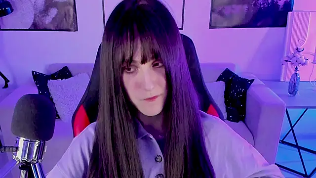 Snapshot of LuxRayi chatting on 11, 2, 2025 LuxRayi online show from 11, 2, 2025