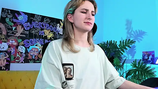 Snapshot of LuxRayi chatting on 18, 2, 2025 LuxRayi online show from 18, 2, 2025