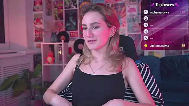 Snapshot of LuxRayi chatting on 20, 2, 2025 LuxRayi online show from 20, 2, 2025