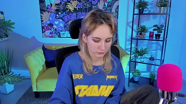 Snapshot of LuxRayi chatting on 20, 2, 2025 LuxRayi online show from 20, 2, 2025