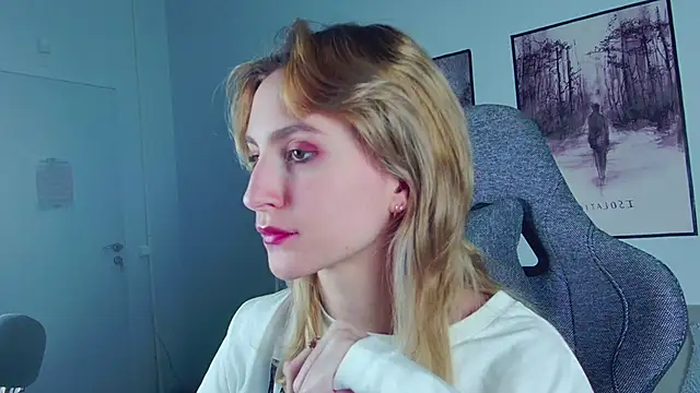 Snapshot of LuxRayi chatting on 22, 2, 2025 LuxRayi online show from 22, 2, 2025