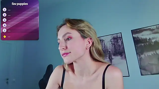 Snapshot of LuxRayi chatting on 22, 2, 2025 LuxRayi online show from 22, 2, 2025