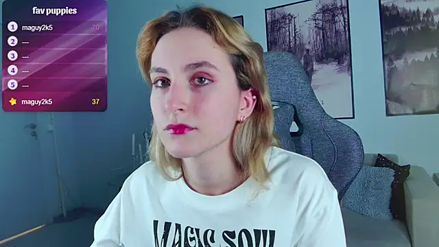 Snapshot of LuxRayi chatting on 23, 2, 2025 LuxRayi online show from 23, 2, 2025