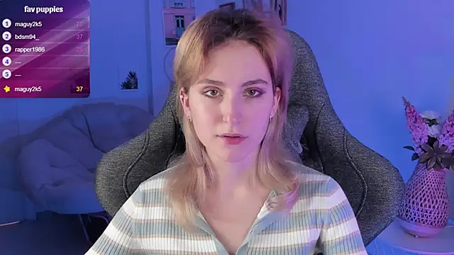 Snapshot of LuxRayi chatting on 25, 2, 2025 LuxRayi online show from 25, 2, 2025