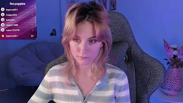 Snapshot of LuxRayi chatting on 25, 2, 2025 LuxRayi online show from 25, 2, 2025