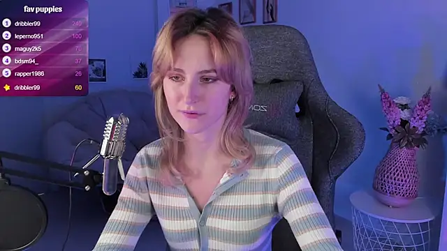 Snapshot of LuxRayi chatting on 26, 2, 2025 LuxRayi online show from 26, 2, 2025