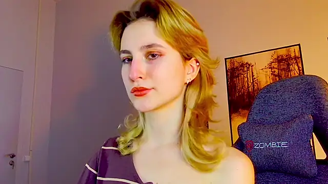 Snapshot of LuxRayi chatting on 26, 2, 2025 LuxRayi online show from 26, 2, 2025