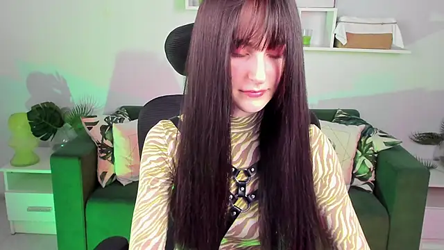 Snapshot of LuxRayi chatting on 2, 3, 2025 LuxRayi online show from 2, 3, 2025