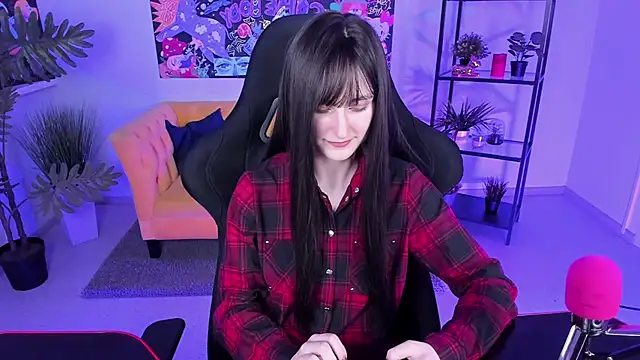 Snapshot of LuxRayi chatting on 13, 3, 2025 LuxRayi online show from 13, 3, 2025