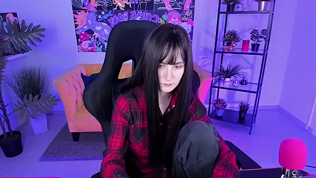 Snapshot of LuxRayi chatting on 14, 3, 2025 LuxRayi online show from 14, 3, 2025