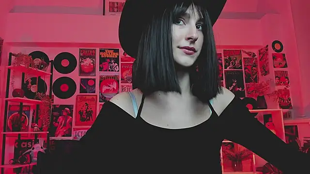 Snapshot of LuxRayi chatting on 19, 3, 2025 LuxRayi online show from 19, 3, 2025