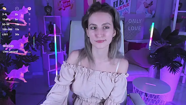 Snapshot of LuxRayi chatting on 9, 9, 2025 LuxRayi online show from 9, 9, 2025