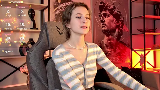 Snapshot of LuxRayi chatting on 17, 9, 2025 LuxRayi online show from 17, 9, 2025