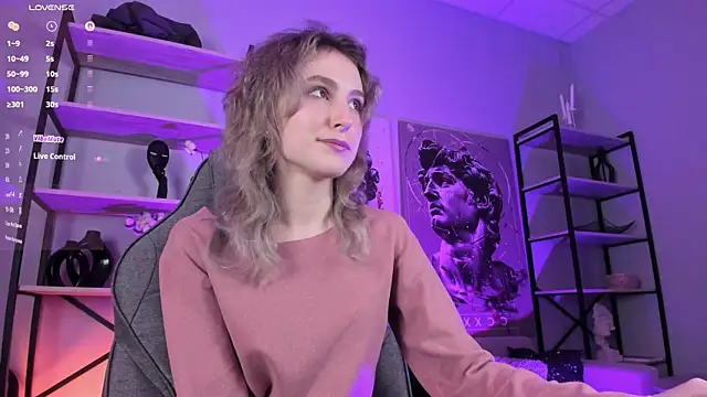 Snapshot of LuxRayi chatting on 16, 10, 2025 LuxRayi online show from 16, 10, 2025