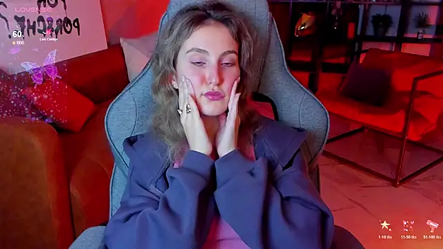 Snapshot of LuxRayi chatting on 20, 10, 2025 LuxRayi online show from 20, 10, 2025