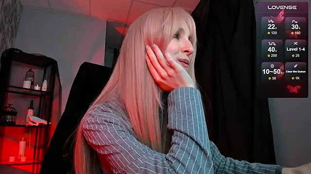 Snapshot of LuxRayi chatting on 21, 10, 2025 LuxRayi online show from 21, 10, 2025