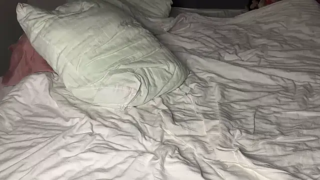 Snapshot of fluffy_bunnyxxx chatting on 18, 10, 2025 fluffy bunnyxxx online show from 18, 10, 2025