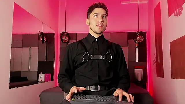 LiamNovak online show from 25, 2, 2026