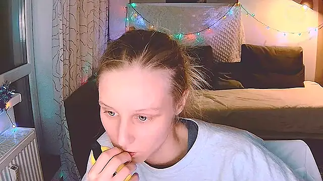 Snapshot of KatiKate chatting on 23, 12, 2024 KatiKate online show from 23, 12, 2024