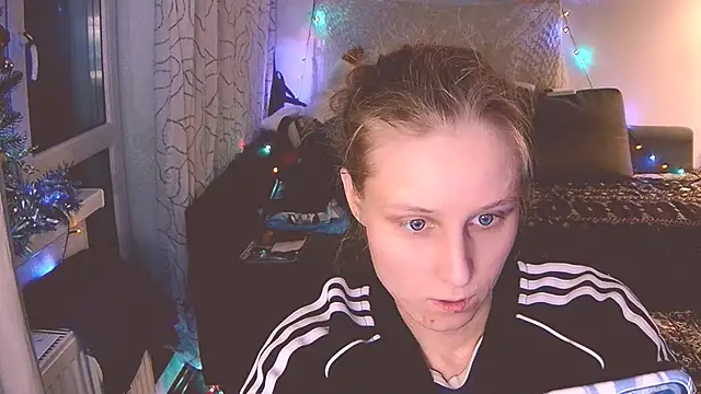 Snapshot of KatiKate chatting on 4, 1, 2025 KatiKate online show from 4, 1, 2025