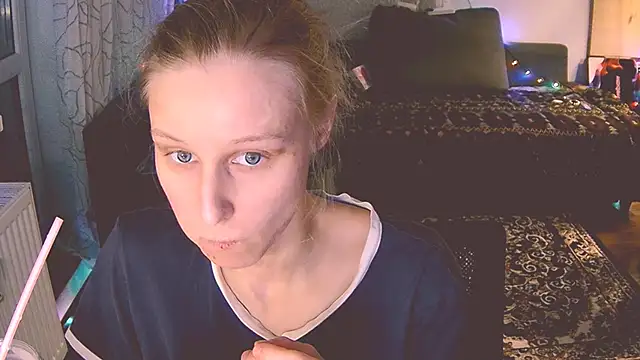 Snapshot of KatiKate chatting on 4, 1, 2025 KatiKate online show from 4, 1, 2025