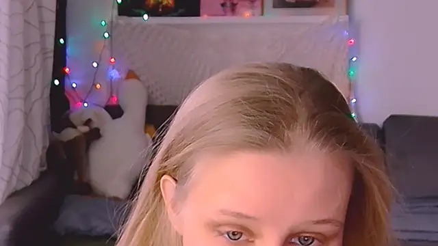 Snapshot of KatiKate chatting on 4, 3, 2025 KatiKate online show from 4, 3, 2025