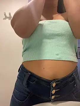 Snapshot of girl_anni chatting on 27, 2, 2025 girl anni online show from 27, 2, 2025
