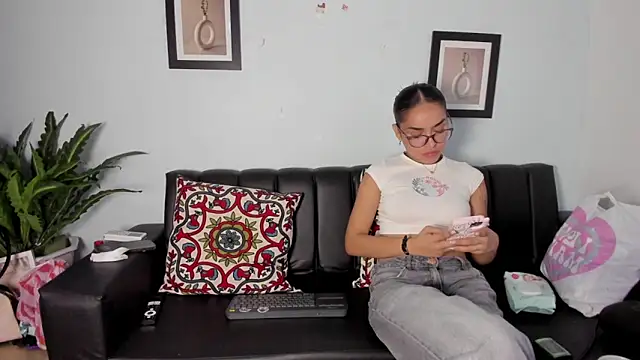 Mia petite01 online show from 11, 1, 2026