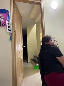 alissonfernandez  online show from 4, 12, 2025