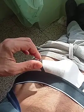 Snapshot of MrTamburine22 chatting on 21, 11, 2025 MrTamburine22 online show from 21, 11, 2025