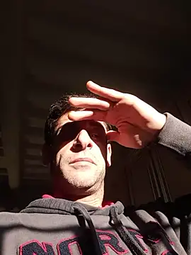 Snapshot of MrTamburine22 chatting on 14, 12, 2025 MrTamburine22 online show from 14, 12, 2025