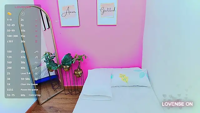 hornybarelylegalgirl online show from 28, 1, 2025