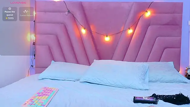 hornybarelylegalgirl online show from 28, 11, 2025