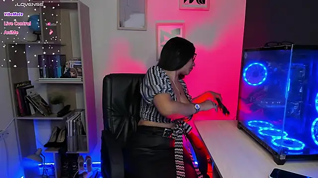 Sue Wolls online show from 13, 2, 2025