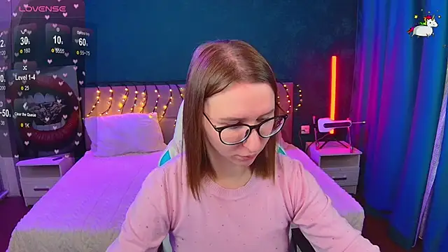 Snapshot of AliceBYKiss chatting on 1, 12, 2025 AliceBYKiss online show from 1, 12, 2025