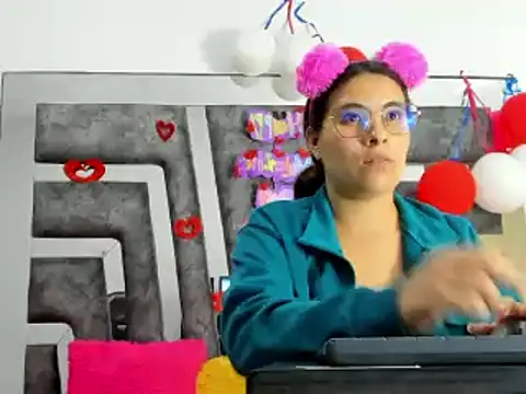 Salome Moonn online show from 15, 2, 2025