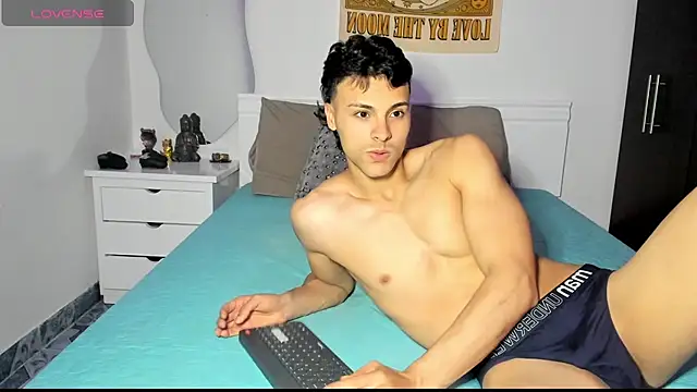 Snapshot of AshleyandTyler chatting on 4, 3, 2026 AshleyandTyler online show from 4, 3, 2026