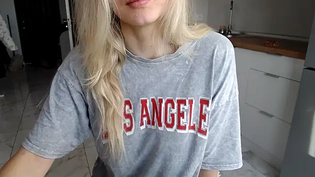 KissMyVibe online show from 8, 1, 2025