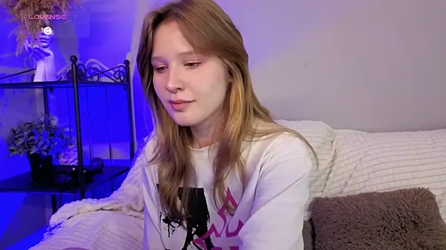 EvaStevs online show from 10, 1, 2025