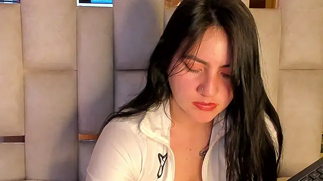 Snapshot of jenifer__power10 chatting on 5, 1, 2025 jenifer power10 online show from 5, 1, 2025