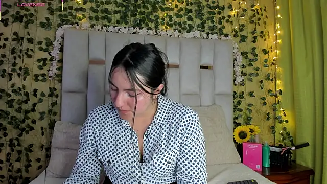 Snapshot of jenifer__power10 chatting on 8, 3, 2025 jenifer power10 online show from 8, 3, 2025
