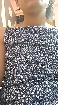 Snapshot of Aaliyalove1 chatting on 1, 2, 2025 Aaliyalove1 online show from 1, 2, 2025