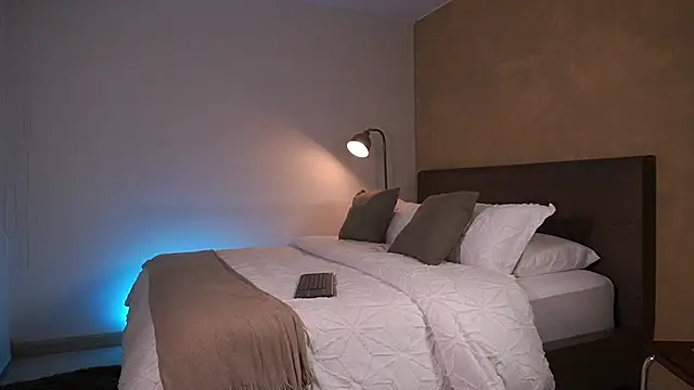 paulacora100 online show from 23, 2, 2025