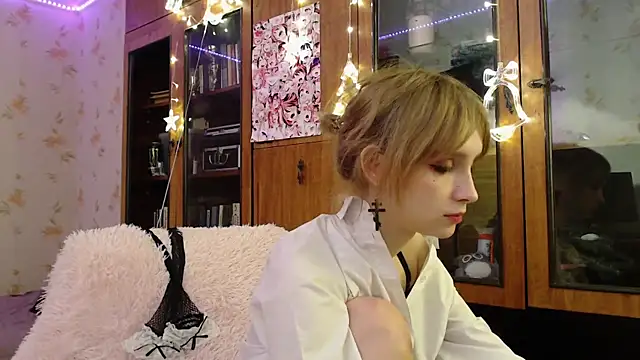 Snapshot of cloudgirrl chatting on 9, 1, 2025 cloudgirrl online show from 9, 1, 2025