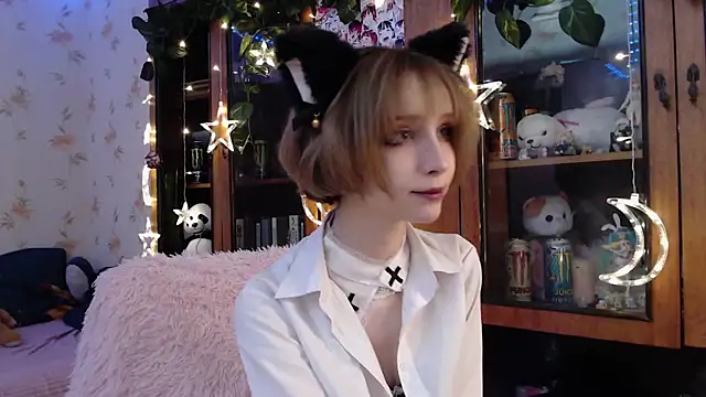 Snapshot of cloudgirrl chatting on 27, 2, 2025 cloudgirrl online show from 27, 2, 2025