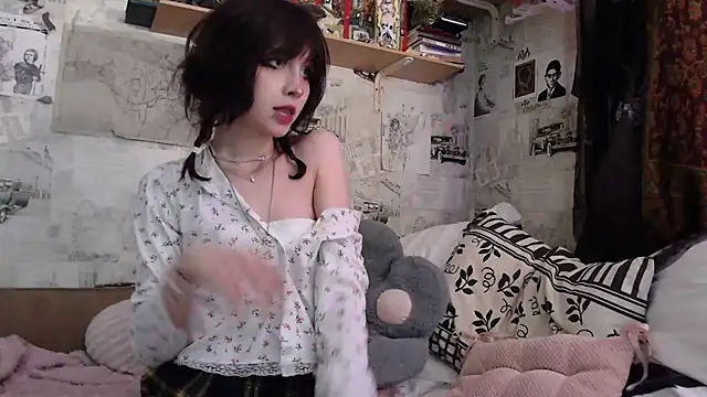 Snapshot of cloudgirrl chatting on 8, 4, 2026 cloudgirrl online show from 8, 4, 2026