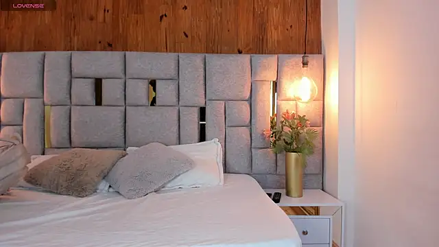 Saori newman online show from 20, 2, 2025